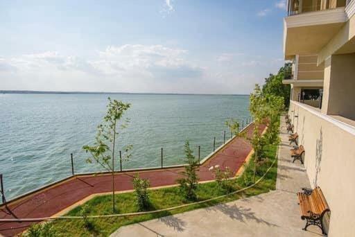 Apartament Laura Solid House Мамая Екстер'єр фото